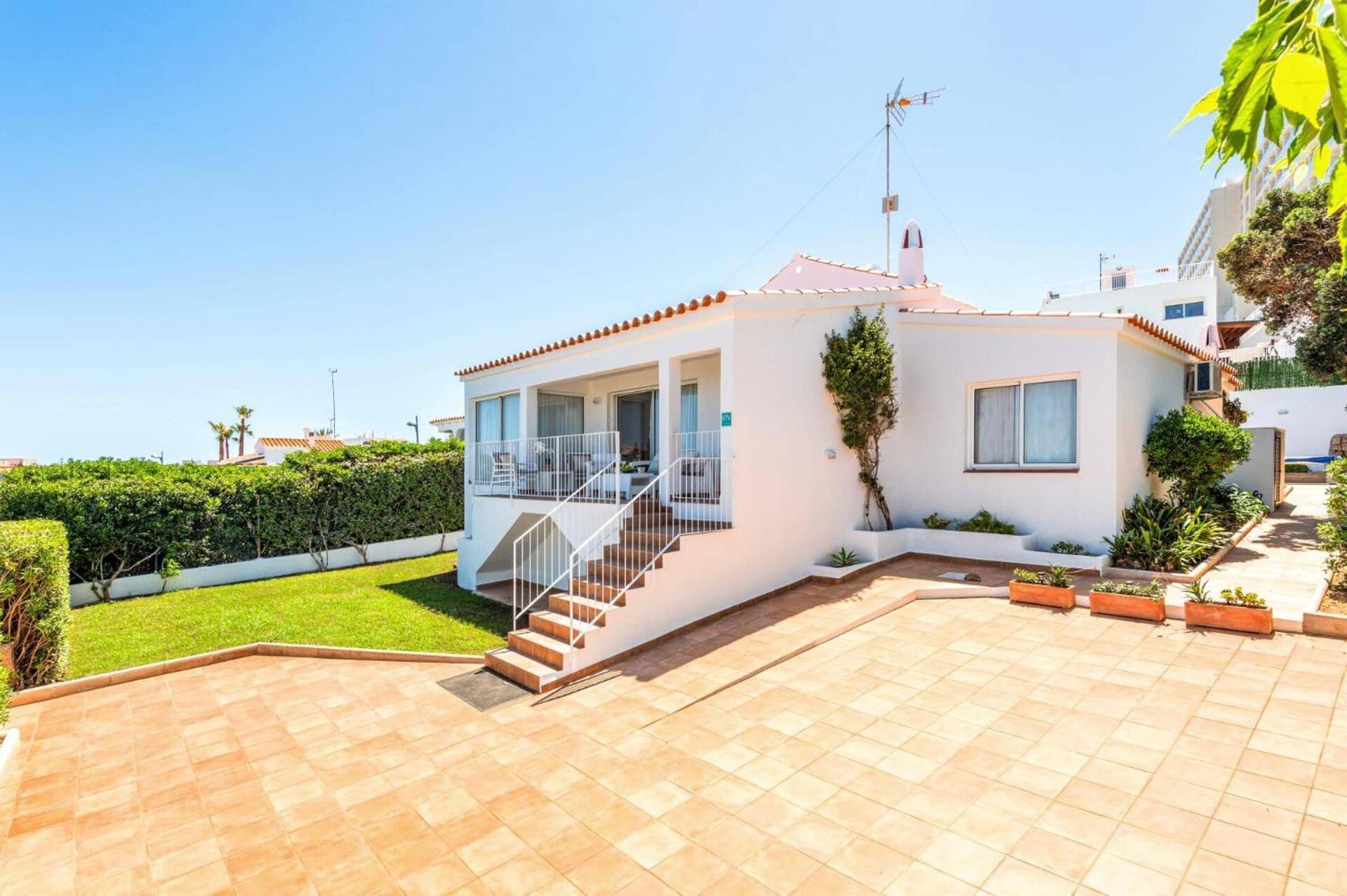 Villa Romani by Villa Plus Arenal d'en Castell Esterno foto